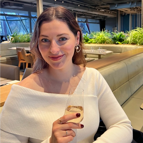 Meet your Posher, Marissa - Picture 4 of 5